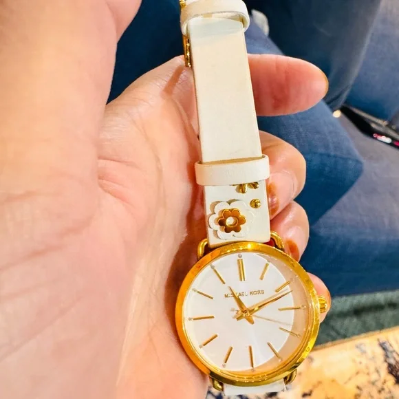 Michael Kors White and Gold Floral Accent Women's Watch - Picture 4 of 8
